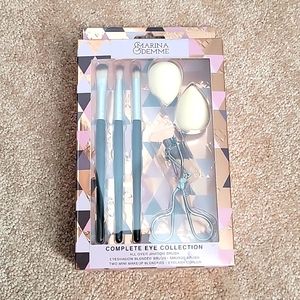 All over shadow brush